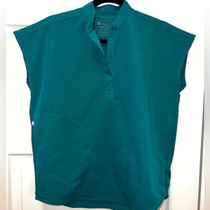 Figs Rafaela scrub top in hunter green